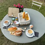 Paris By La Boite En *