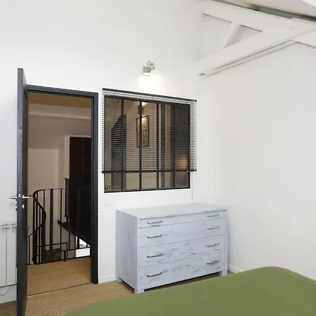 Paris By La Boite En Senlis (Oise)