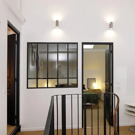 Paris By La Boite En
