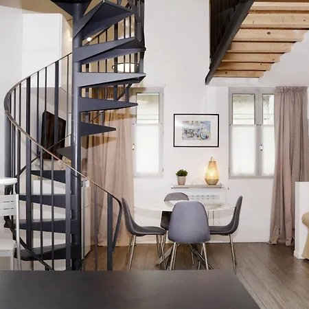 Paris By La Boite En Senlis (Oise)