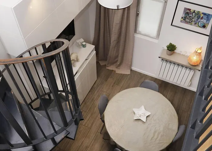 Paris By La Boîte En * Senlis (Oise)